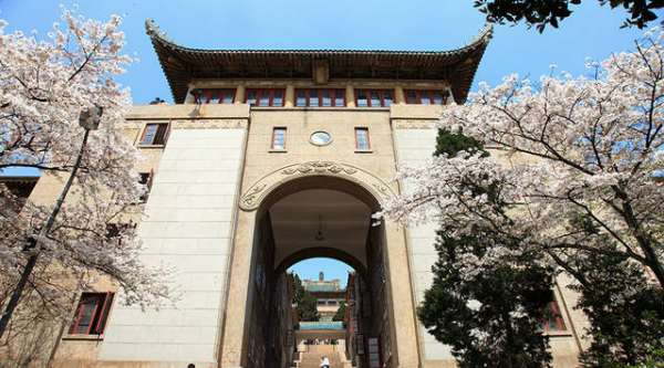 大學(xué)校園景色（合肥工業(yè)大學(xué)校園景色）